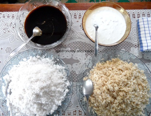 An example of dadiah served with ampiang (bottom right)