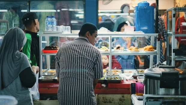 Makan di Pasar Tebet (3)